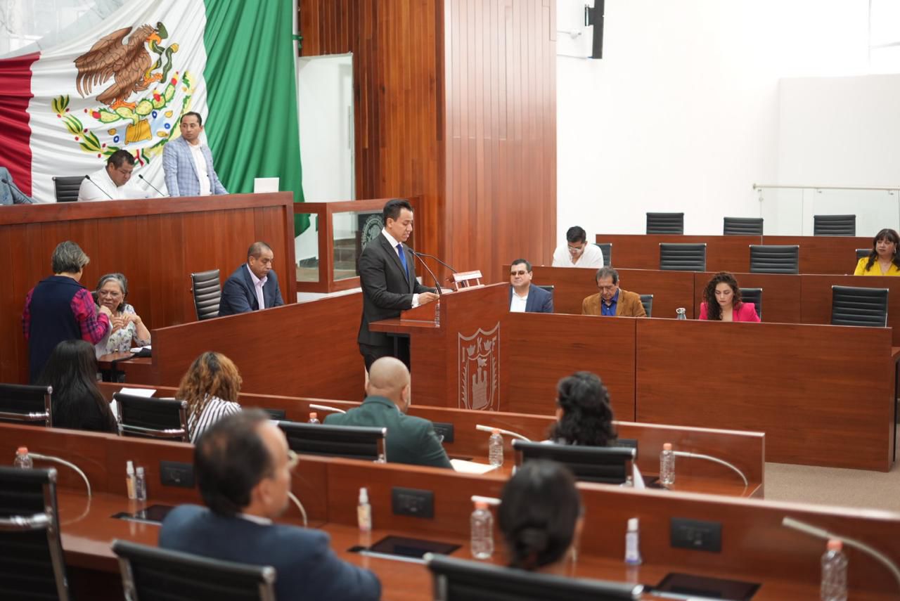 Proponen inscribir en muro de honor del Congreso 'Al magisterio de Tlaxcala, pilar fundamental de nuestro desarrollo'